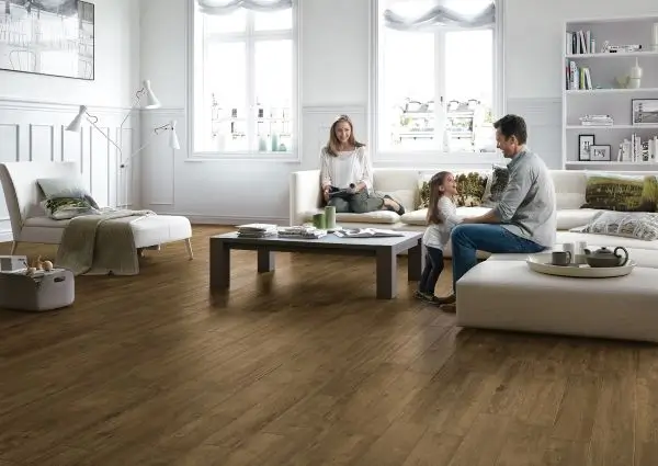 Wood-look tile flooring in a Tucson, AZ home from Express Flooring
