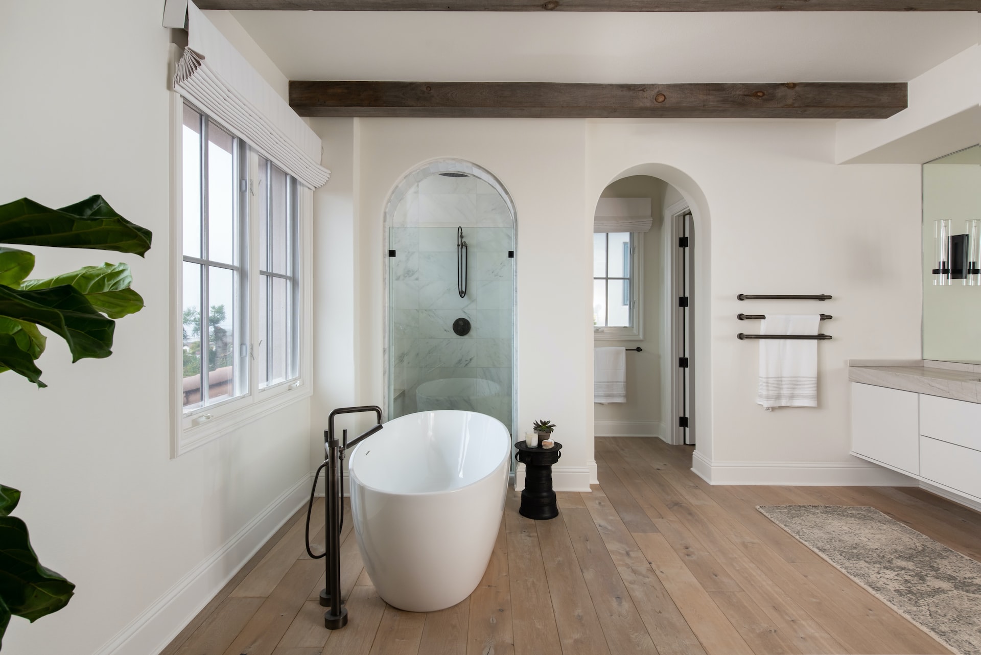 Vinyl plank flooring in a beautiful Tucson, AZ bathroom
