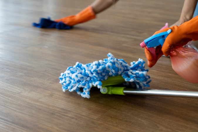 cleaning a vinyl floor